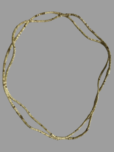 The Tulsi mala/Tulsi kanthi mala, worn around the neck, holds significance for spiritual and physical healing.